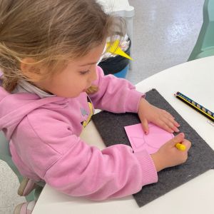 VOLEU SABER QUÈ FEM EN ELS TALLERS D’ART?
